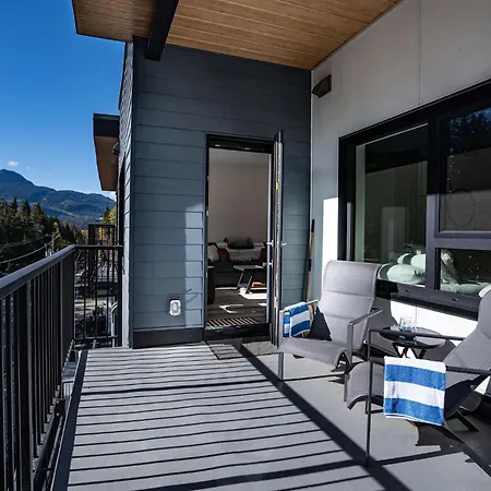 Mountainview Escape By Revelstoke Vacations Apartment Exterior photo